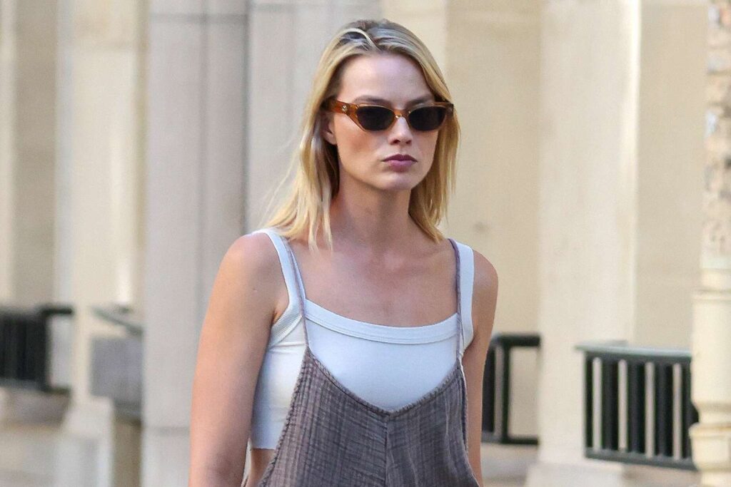 Margot Robbie’s Relaxed Jumpsuit Is the Easiest Way to Look Put Together with Minimal Effort for Fall