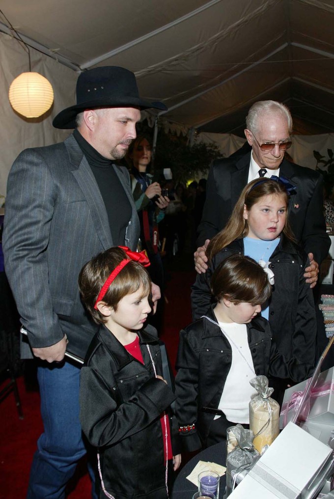 Garth Brooks & His Kids at the People’s Choice Awards