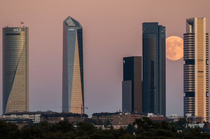 Sturgeon Moon in Spain