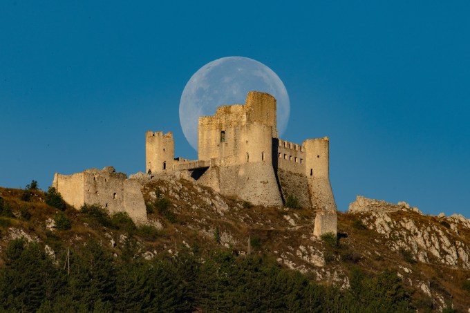 Sturgeon Moon in Italy