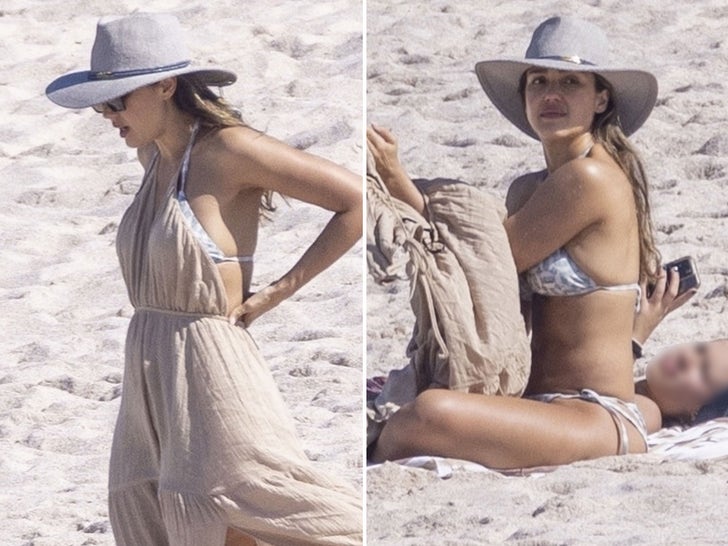 1127-jessica-alba-bikini-family-vacation-mexico-photos-primary