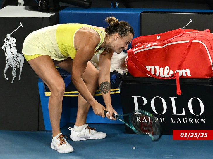 Aryna Sabalenka towel getty sub swipe