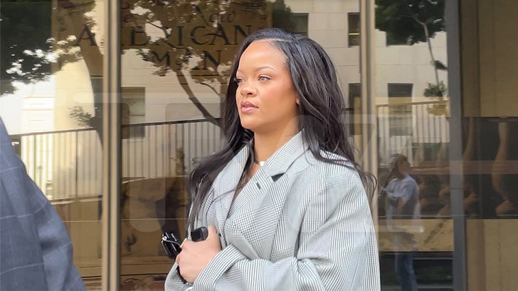 013125_rihanna_court_house-kal