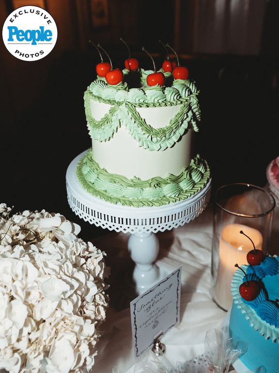 Bride Makes 7 Wedding Cakes 2 Days Before Her Wedding