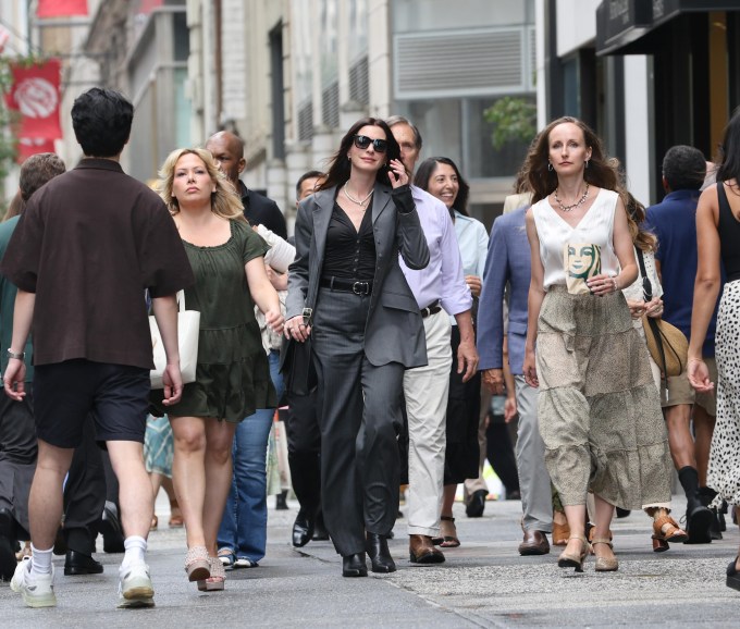 Anne Hathaway Strutting Through NYC
