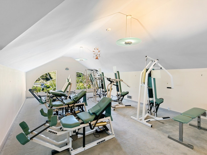 Richard Simmons Home Sale 32