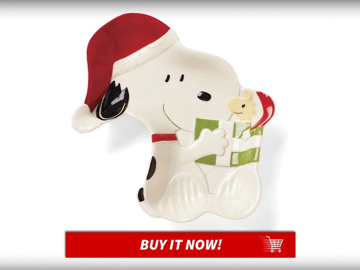 Snoopy-Christmas-Candy-Dish-Holiday-Party-Hosting-MAIN