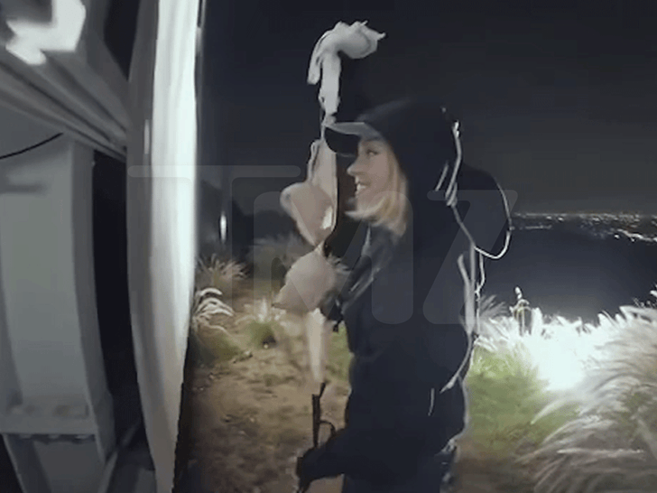 012526_sydney_sweeney_bra_primary