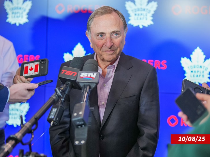 Gary Bettman sub getty swipe