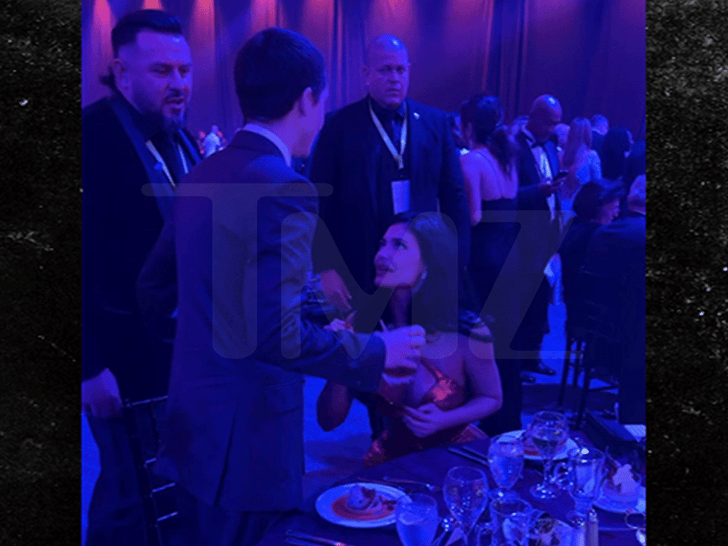 010425_kylie_jenner_timothee_chalamet_stand_up