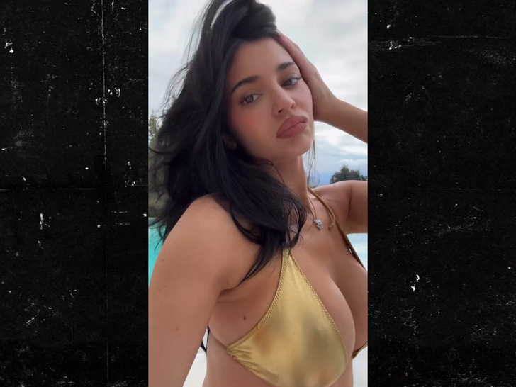 010226 kylie jenner sub1