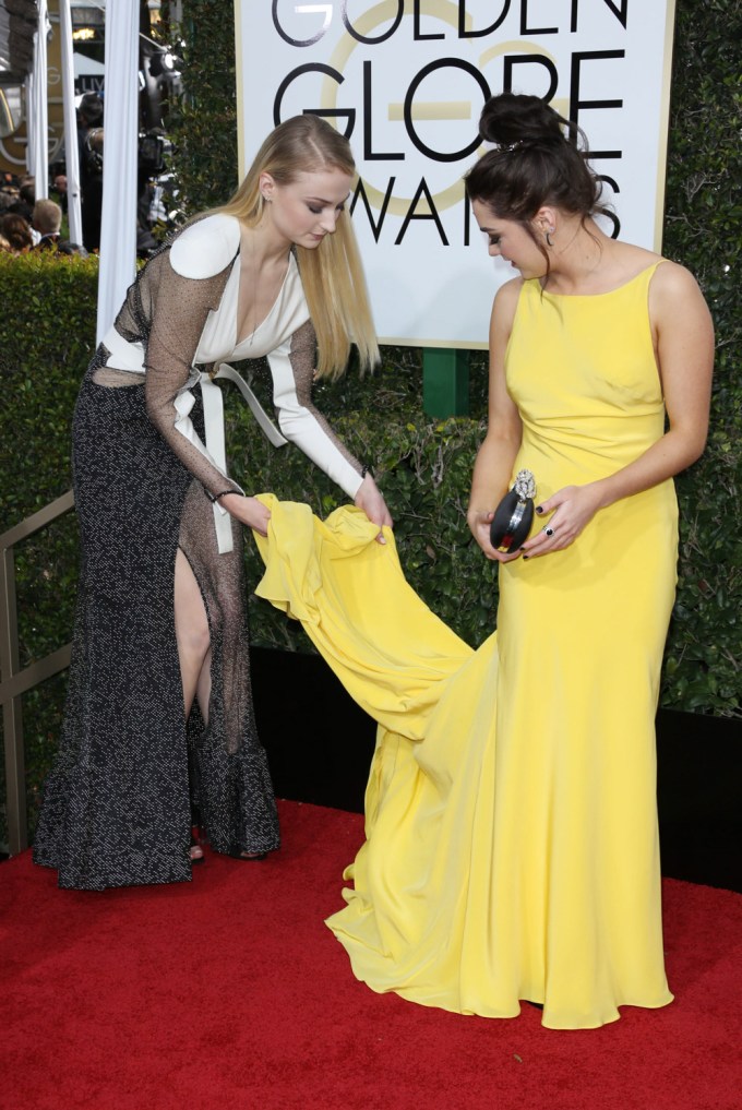 Sophie Turner Helps Maisie Williams