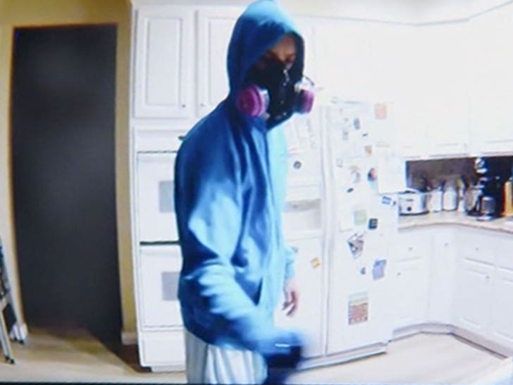 022626_man_poisons_food_mask