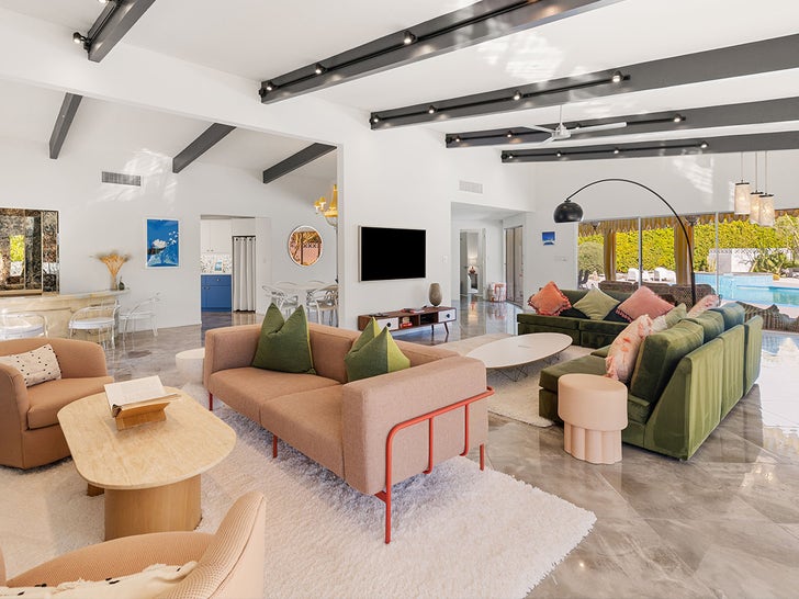 0218-Marilyn-Monroe-Former-Palm-Springs-Home-For-Sale-Sub2