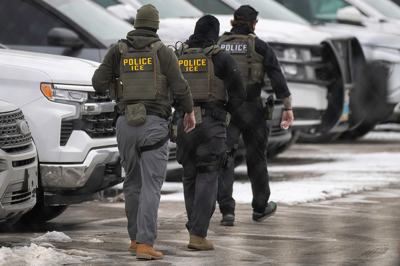 MINNEAPOLIS, MINNESOTA - FEBRUARY 04: ICE agents depart the Bishop Henry Whipple Federal Building on February 4, 2026 in Minneapolis, Minnesota. White House Border Czar Tom Homan announced Wednesday that 700 immigration enforcement personnel would be withdrawn from Minnesota, following weeks of operations and the fatal shooting of two protesters. Homan said the withdrawal would take effect immediately. ICE agents in Minneapolis on Feb. 4 John Moore/Getty