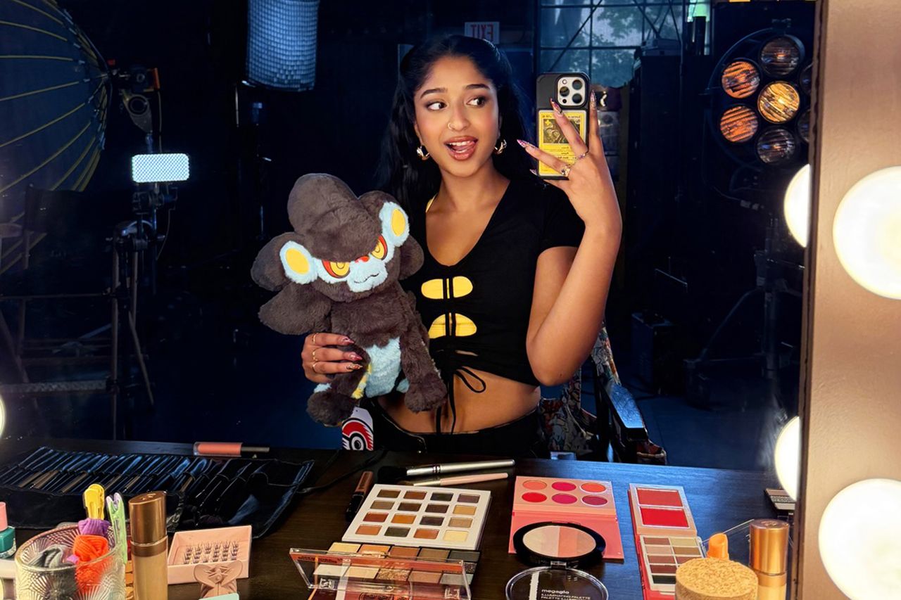 Maitreyi Ramakrishnan takes a selfie Maitreyi Ramakrishnan Maitreyi Ramakrishnan/Instagram