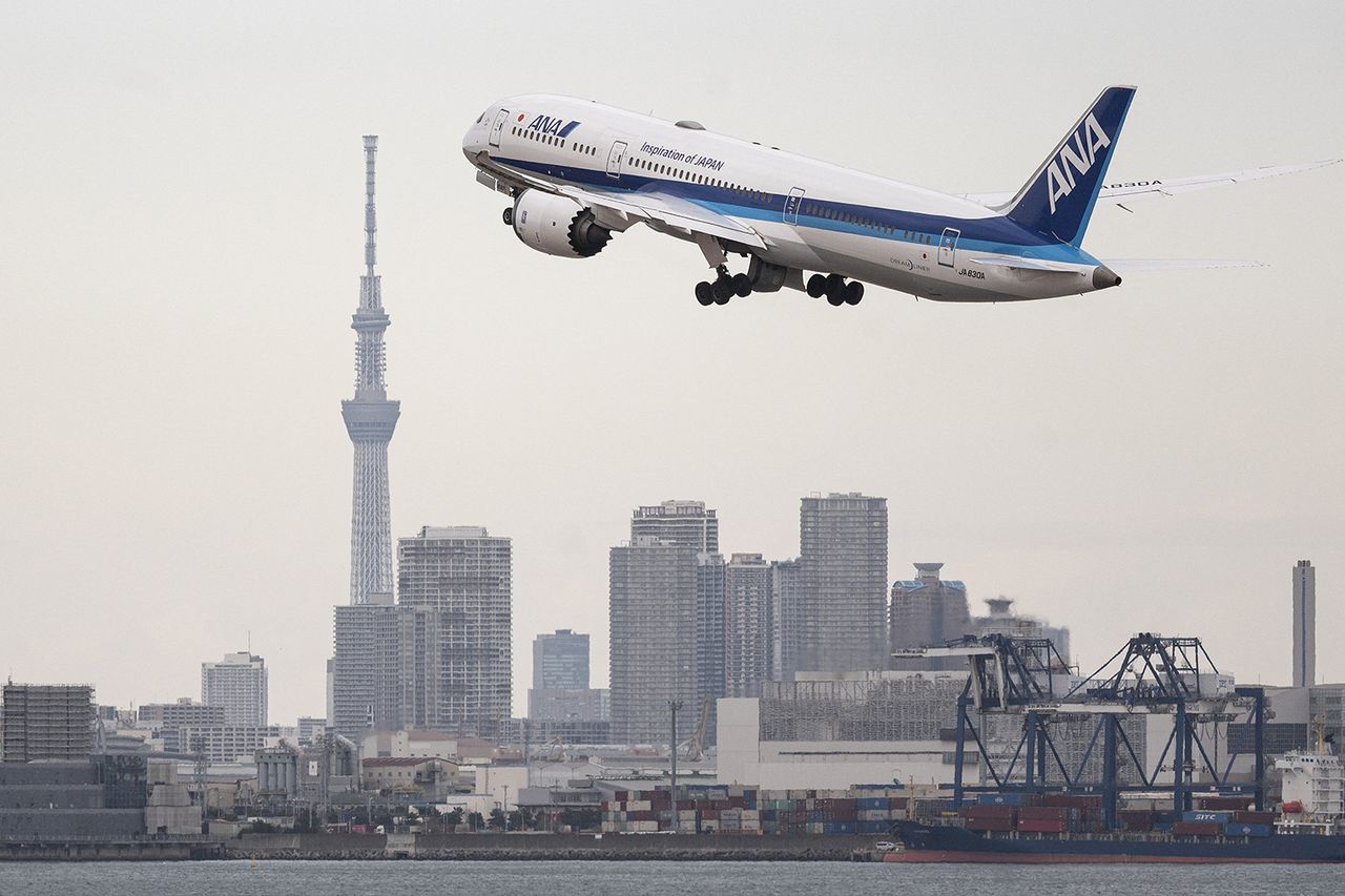 A passenger jet from Japanese carrier All Nippon Airways (ANA) takes off from Tokyo International Airport at Haneda RICHARD A. BROOKS/AFP via Getty Images