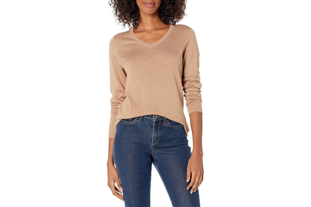 Amazon Essentials Regular-Fit Lightweight Long-Sleeve V-Neck Sweater Amazon
