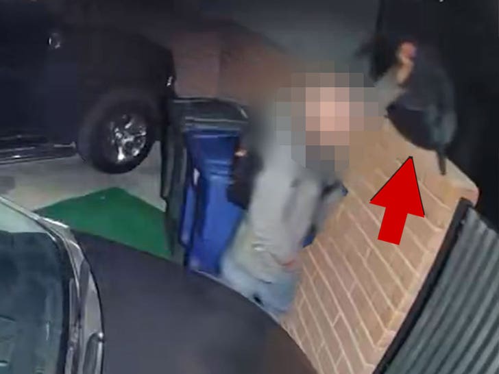 021226_tuscon_break_in_ditching_backpack_v2_arrow