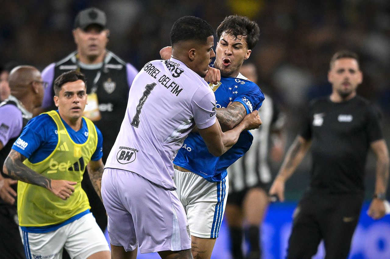 Kaio Jorge of Cruzeiro fighting with Gabriel Delfim of Atletico Mineiro during a match between Cruzeiro and Atletico Mineiro on March 8, 2026 in Belo Horizonte, BrazilCredit: Pedro Vilela/Getty