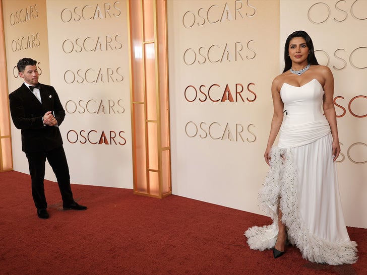 0315-Nick-Jonas-and-Priyanka-Chopra-BTS-SUB