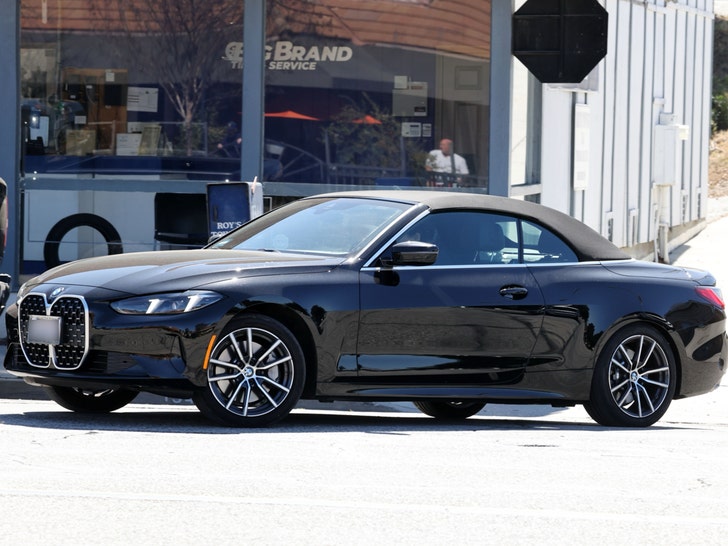 Britney Spears car being picked up at tow yard backgrid 3