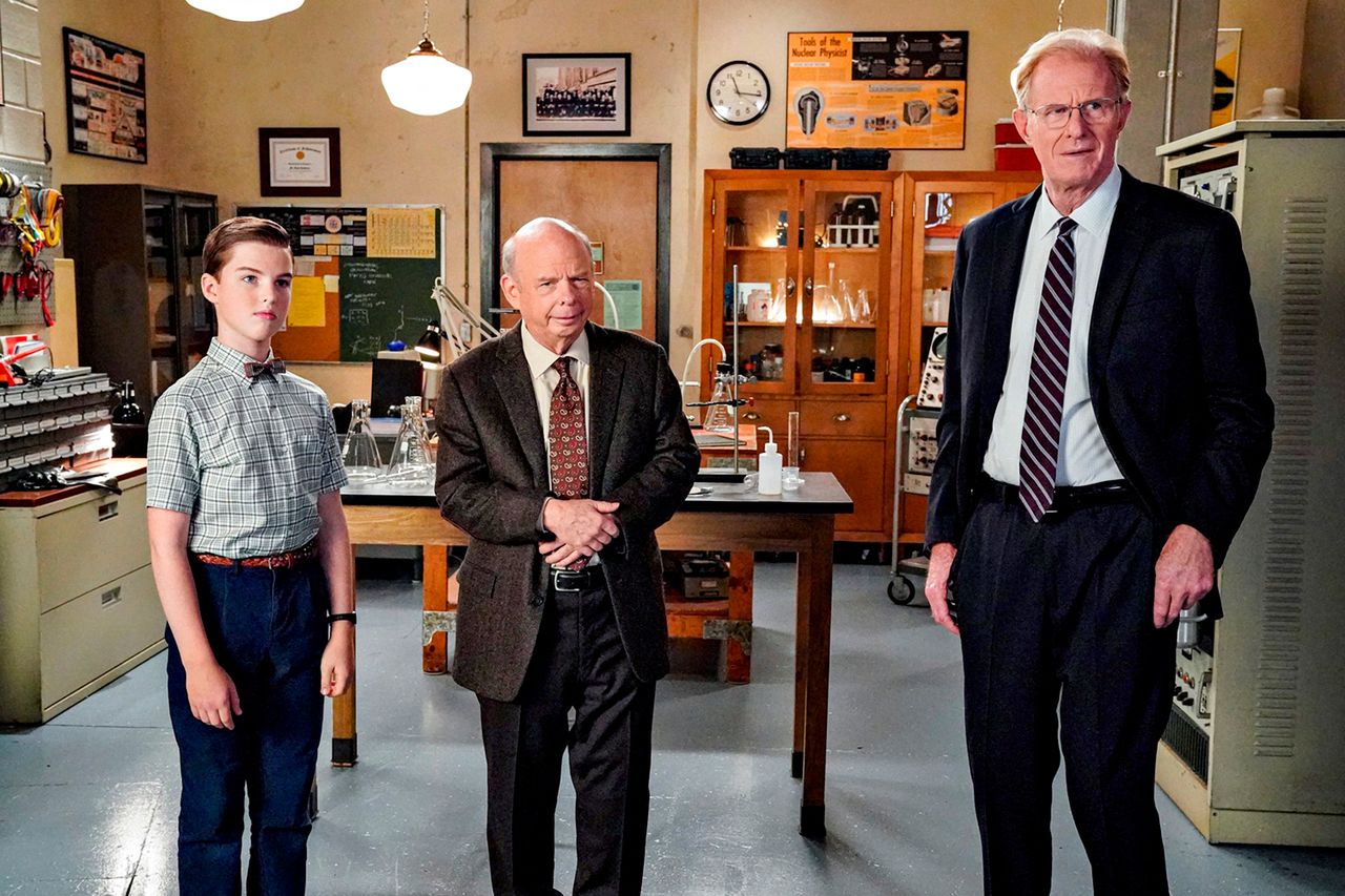 YOUNG SHELDON, from left: Iain Armitage, Wallace Shawn, Ed Begley Jr., YOUNG SHELDON, from left: Iain Armitage, Wallace Shawn, Ed Begley Jr.Credit: Bill Inoshita/CBS/Courtesy Everett