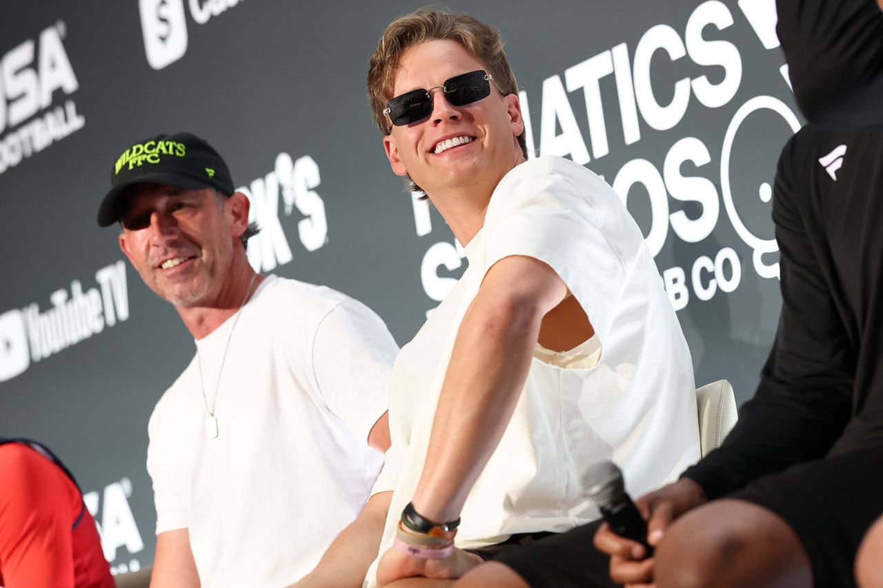 Kyle Shanahan and quarterback Joe Burrow of the Wildcats FFC attend the Press Kyle Shanahan and Joe BurrowCredit: Monica Schipper/Getty