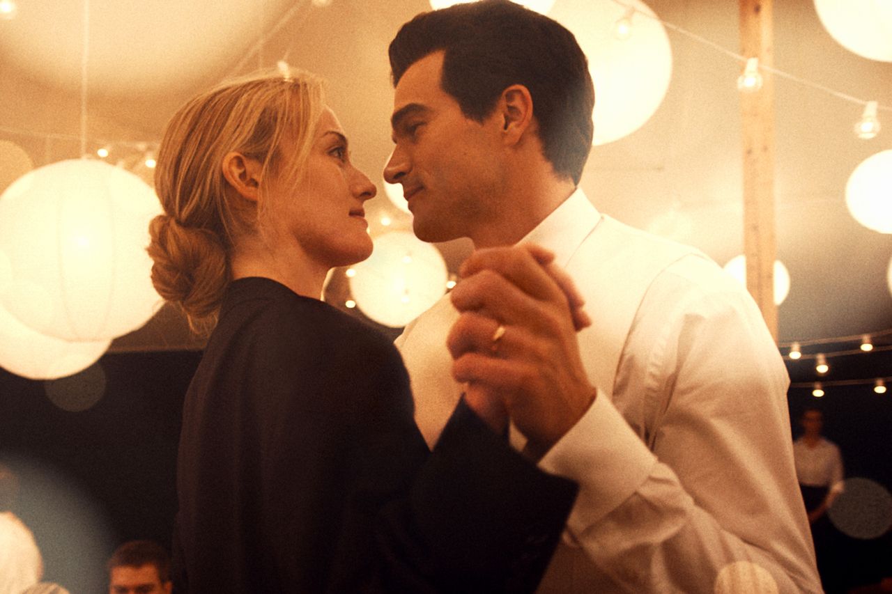 Sarah Pidgeon as Carolyn Bessette Kennedy and Paul Kelly as John F. Kennedy Jr. in 'Love Story'Credit: FX