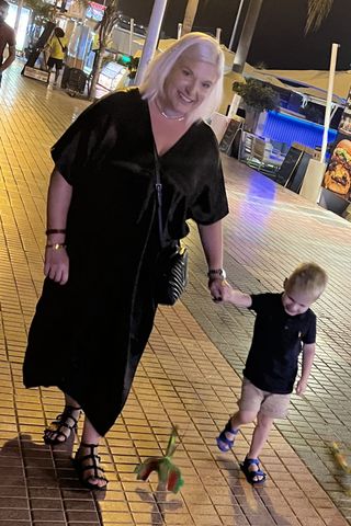 A size 16 mum claims having to be towed off a mountain on a stretcher after a skiing accident shamed her into dropping a whopping five stone. Natalie Colbourne-Park jetted off to the chic ski resort of Val d'Isère in France in January 2024 with her family. Just two hours after strapping into her skis, Natalie, who weighed 14st 7lbs, took a bone-crunching slow-pace tumble. Natalie Colbourne-Park before her weight lossCredit: Kennedy News and Media