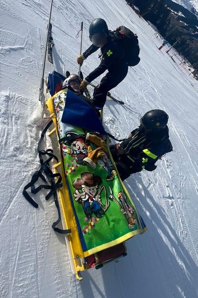 A size 16 mum claims having to be towed off a mountain on a stretcher after a skiing accident shamed her into dropping a whopping five stone. Natalie Colbourne-Park jetted off to the chic ski resort of Val d'Isère in France in January 2024 with her family. Just two hours after strapping into her skis, Natalie, who weighed 14st 7lbs, took a bone-crunching slow-pace tumble. Natalie Colbourne-Park getting towed off a ski slope in France in January 2024Credit: Kennedy News and Media