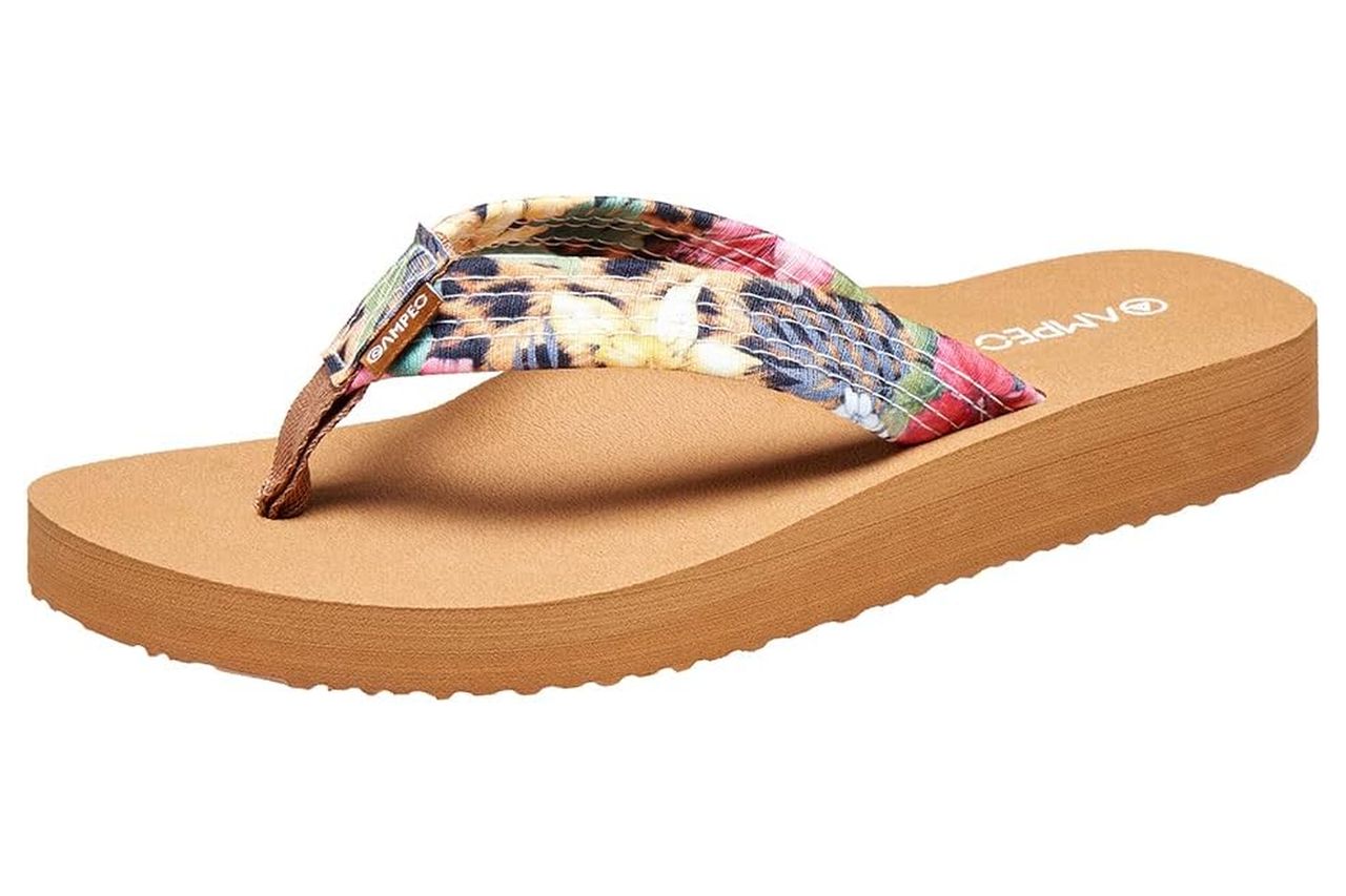 Ampeo Women's Arch Support Flip Flops Comfortable Casual Summer Beach Thong Sandals Credit: Amazon