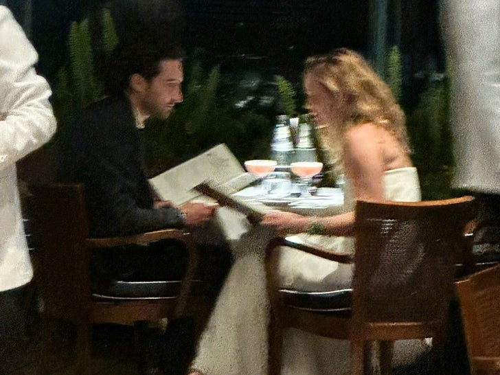 0304-Emma-Watson-Gonzalo-Hevia-Baillères-Romance-Sub2