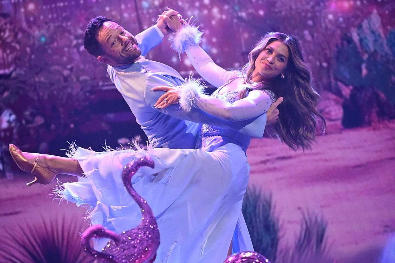 Pasha Pashkov and Danielle Fishel on Dancing with the Stars Pasha Pashkov and Danielle Fishel on 'Dancing with the Stars' on Sept. 30, 2025Credit: ABC