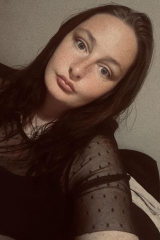 Pictured: ZOE MCGROARTY, 32.) A new mum claims doctors 'fobbed off' her agony as 'strain' from holding her BABY - only to discover it was actually deadly blood clots. Zoe McGroarty gave birth to little Daisy McGroarty, from a town near Bath, on April 13th, 2023, who weighed in at 7 lbs 11oz. Two days after haemorrhaging in the delivery room, the mum-of-two said she began to feel an 'icy blast' radiating through her body. Zoe McGroarty.Credit: Kennedy News & Media