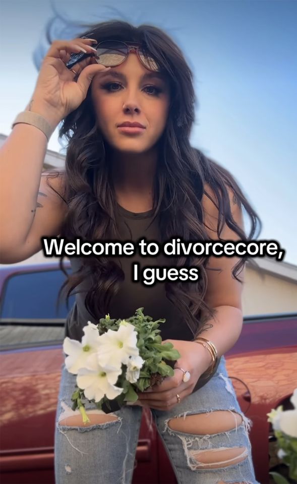 Creator Sara Buckley (not the worst mom) is getting divorced Sara BuckleyCredit: Sara Buckley/Instagram