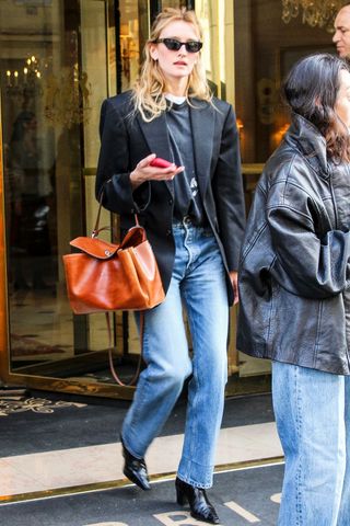 Sarah Pidgeon was seen heading out in Paris for her next appointment during Fashion Week. Credit: Melanie Miller / BACKGRID