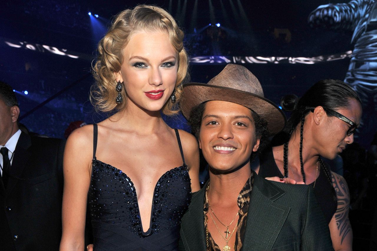 Taylor Swift and Bruno Mars attend the 2013 MTV Video Music Awards at the Barclays Center (L-R) Taylor Swift and Bruno Mars at the 2013 MTV Video Music AwardsCredit: Kevin Mazur/WireImage