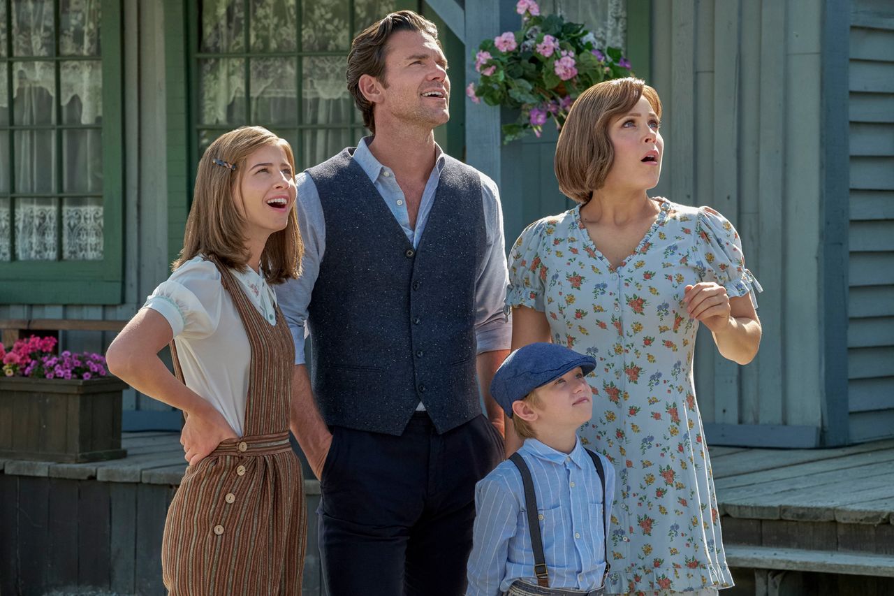 Jaeda Lily Miller, Kevin McGarry, Erin Krakow and Hyland Goodrich in When Calls the HeartCredit: Jeff Weddell/Hallmark