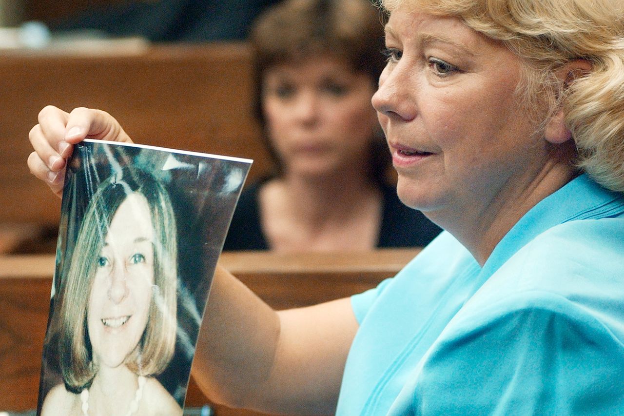 Cheryl Appel-Schumacher holds a photo of Elizabeth Ratliff in August 2003Credit: AP photo by Sara Davis