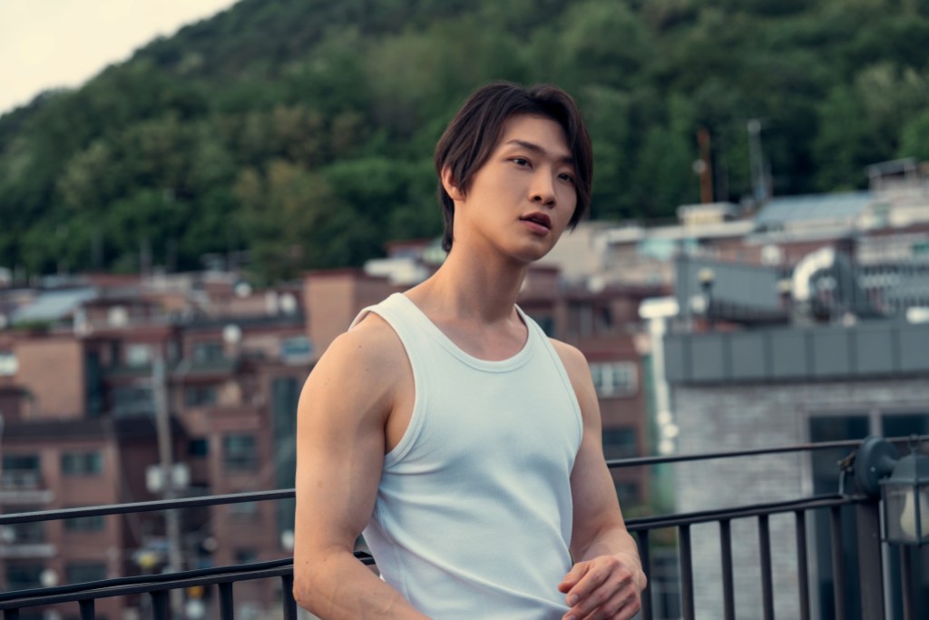 XO, Kitty. Sang Heon Lee as Min Ho Moon in episode 302 of XO, Kitty. Cr. Youngsol Park/Netflix © 2026