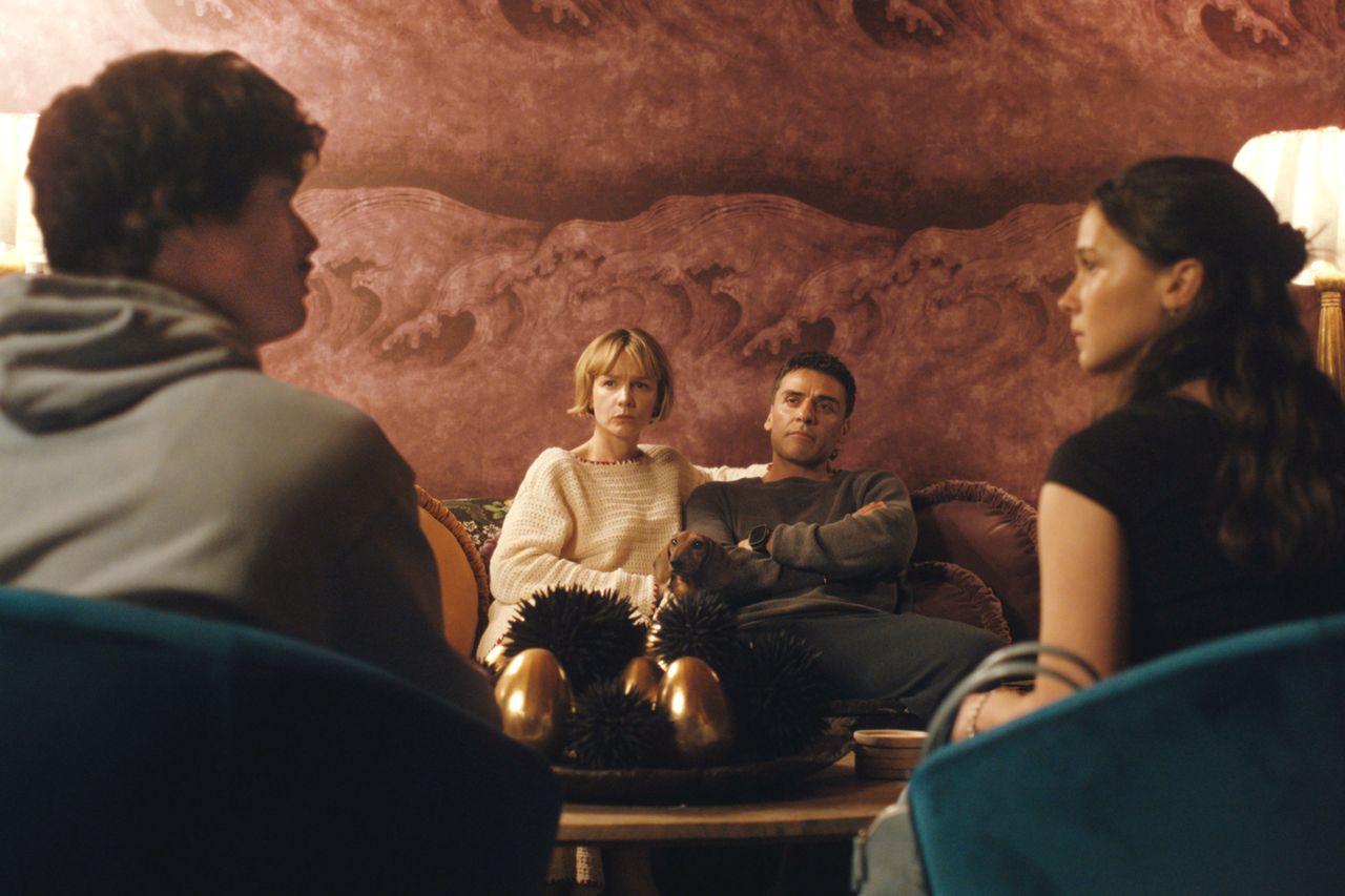 Charles Melton as Austin Davis, Carey Mulligan as Lindsay Crane-Martin, Oscar Isaac as Josh Martin and Cailee Spaeny as Ashley Miller in episode 202 of Beef.