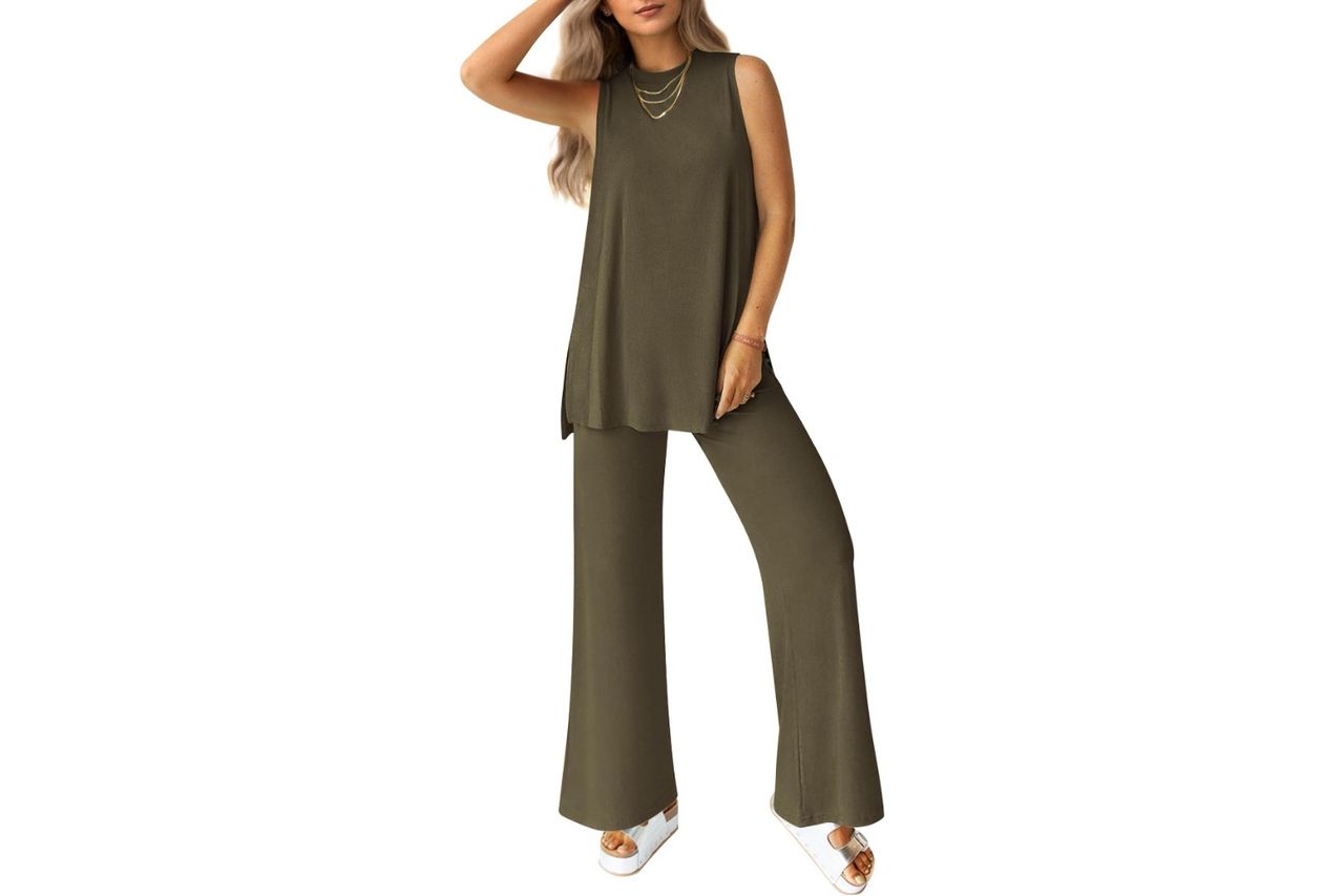 PRETTYGARDEN 2 Piece Lounge Sets Credit: Amazon