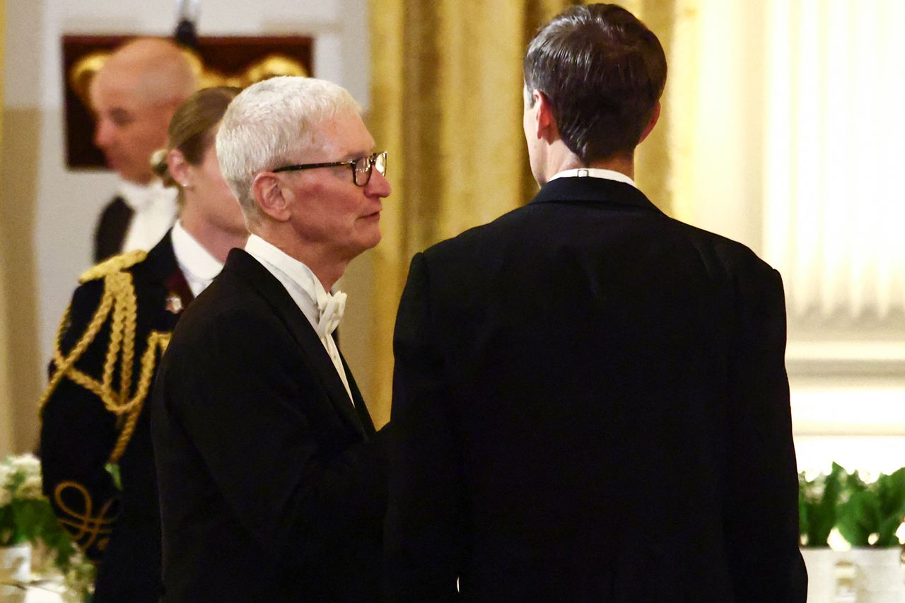 Apple CEO speaks with Jared Kushner at a state dinner at the White House on April 28, 2026.Credit: Henry NICHOLLS / AFP via Getty