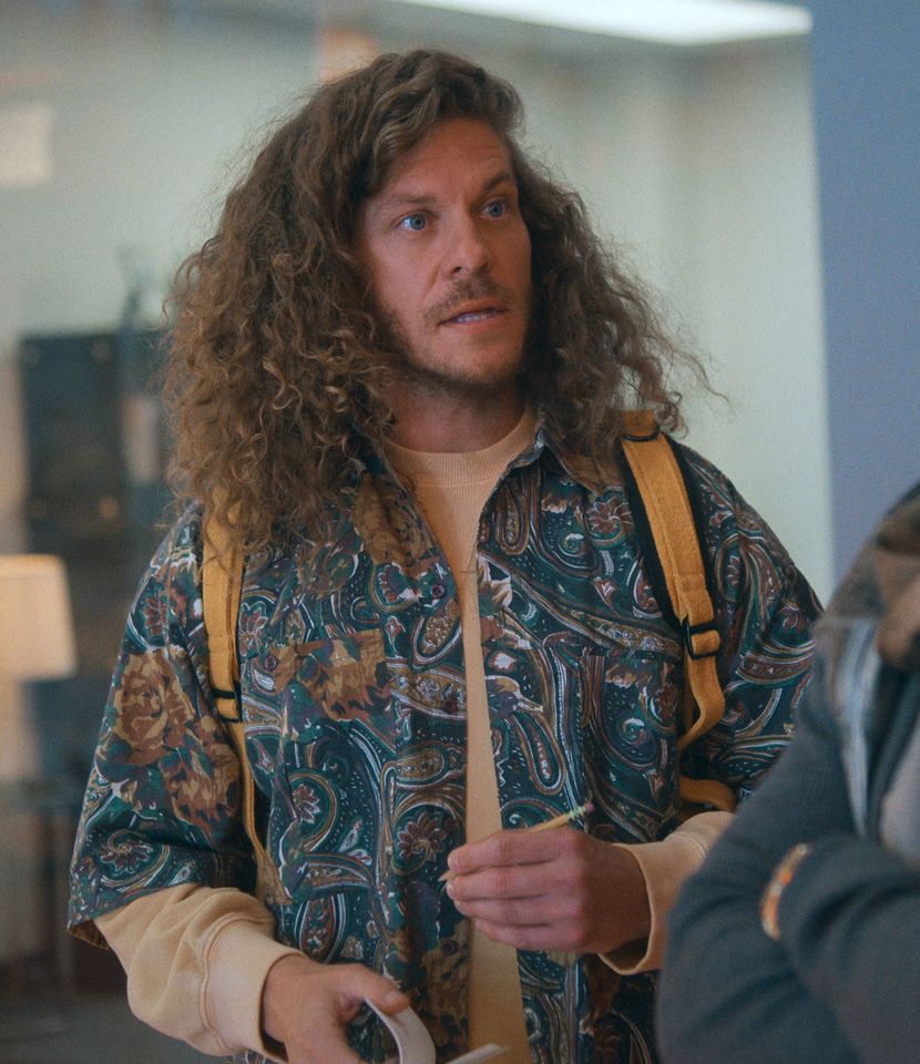 RUNNING POINT SEASON 2. (L to R) Blake Anderson as Leroy and Justin Theroux as Cam Gordon in Episode 202Credit: Courtesy of Netflix