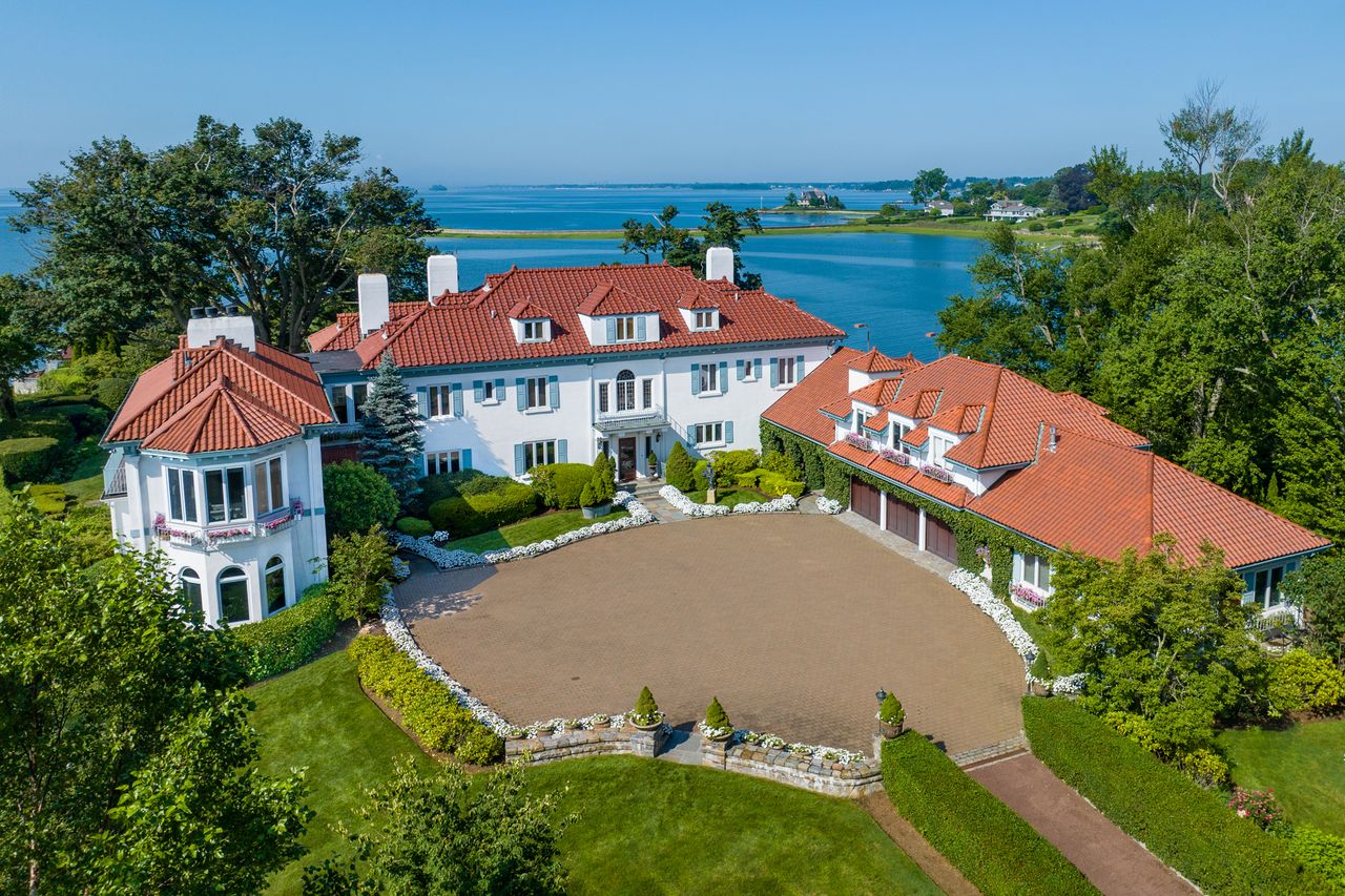 Kathie Lee Gifford's waterfront home in ConnecticutCredit: Modern Media LLC