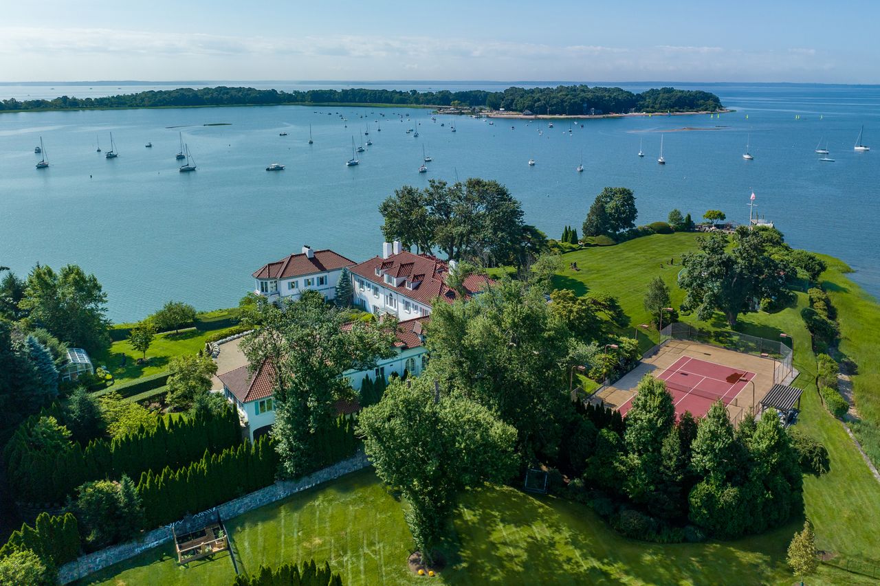 Kathie Lee Gifford's waterfront home in ConnecticutCredit: Modern Media LLC
