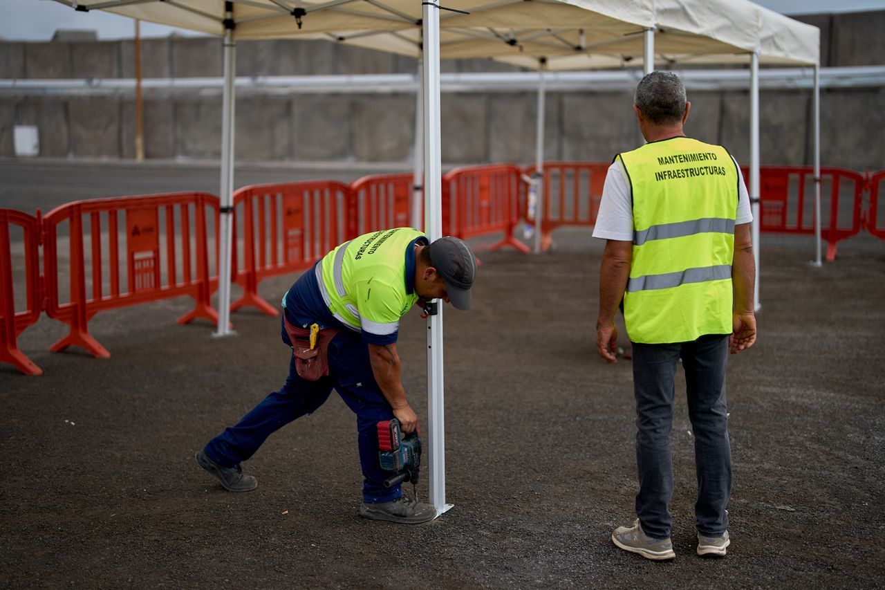 Workers set up temporary shelters in the area where passengers from the MV Hondius cruise ship are expected to arrive.Credit: AP Photo/Manu Fernandez