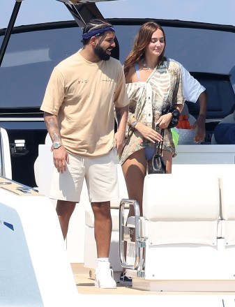 Saint-Tropez, FRANCE  - *EXCLUSIVE*  - Rapper Drake and a mystery woman arrive for lunch at Club 55 in Saint-Tropez while vacationing in the French Riviera.Pictured: DrakeBACKGRID USA 19 JULY 2022 BYLINE MUST READ: ELIOT / MEGA - BEST IMAGE / BACKGRIDUSA: +1 310 798 9111 / usasales@backgrid.comUK: +44 208 344 2007 / uksales@backgrid.com*UK Clients - Pictures Containing ChildrenPlease Pixelate Face Prior To Publication*