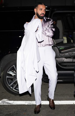 Drake arrives at his birthday party at Sexy Fish In Miami.Pictured: DrakeRef: SPL5496900 251022 NON-EXCLUSIVEPicture by: Pichichipixx / SplashNews.comSplash News and PicturesUSA: +1 310-525-5808London: +44 (0)20 8126 1009Berlin: +49 175 3764 166photodesk@splashnews.comWorld Rights